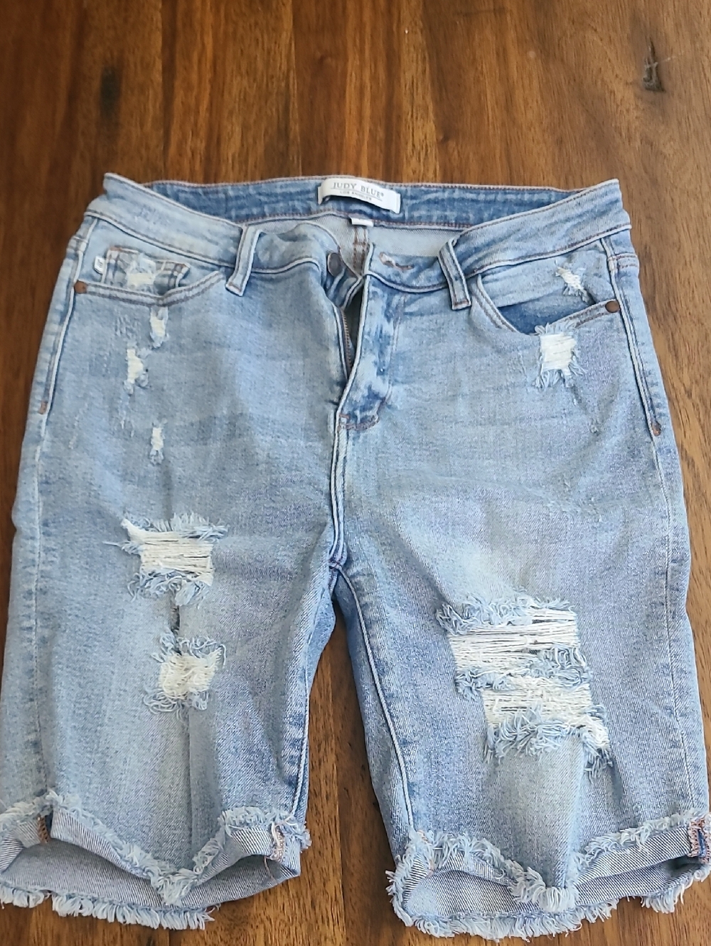 Judy blue light wash distressed Bermuda shorts Size Large - Picture 1 of 4
